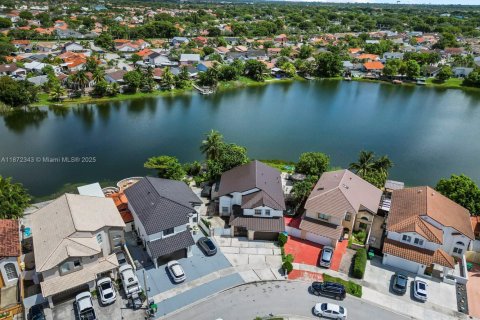 House in Miami, Florida 5 bedrooms, 235.69 sq.m. № 1922561 - photo 5
