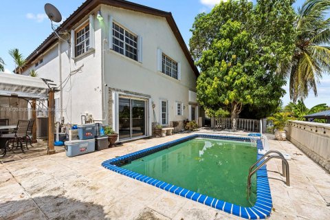 House in Miami, Florida 5 bedrooms, 235.69 sq.m. № 1922561 - photo 14