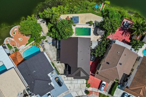 House in Miami, Florida 5 bedrooms, 235.69 sq.m. № 1922561 - photo 18