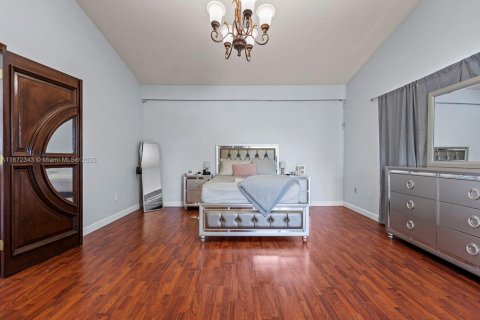 House in Miami, Florida 5 bedrooms, 235.69 sq.m. № 1922561 - photo 25