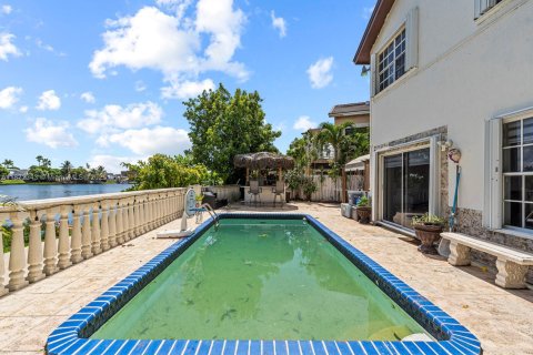 House in Miami, Florida 5 bedrooms, 235.69 sq.m. № 1922561 - photo 22