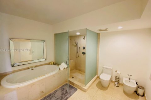 Condo in Miami Beach, Florida, 2 bedrooms  № 2391926 - photo 13
