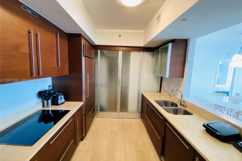 Condo in Miami Beach, Florida, 2 bedrooms  № 2391926 - photo 9