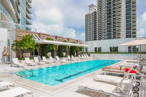 Condo in Miami Beach, Florida, 2 bedrooms  № 2391926 - photo 27