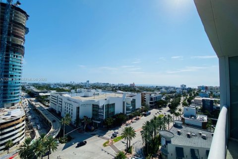 Condo in Miami Beach, Florida, 2 bedrooms  № 2391926 - photo 18