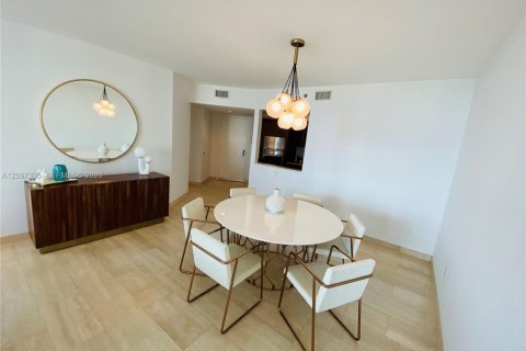 Condo in Miami Beach, Florida, 2 bedrooms  № 2391926 - photo 5