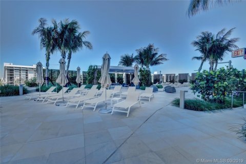 Condo in Miami Beach, Florida, 2 bedrooms  № 2391926 - photo 25