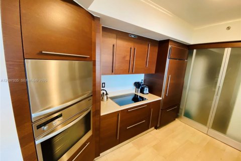 Condo in Miami Beach, Florida, 2 bedrooms  № 2391926 - photo 8