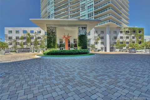 Condo in Miami Beach, Florida, 2 bedrooms  № 2391926 - photo 29