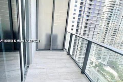 Condo in Miami, Florida, 1 bedroom  № 2081474 - photo 9