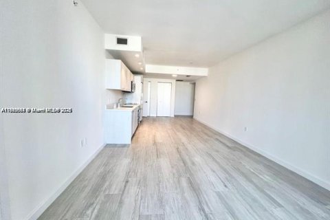 Condo in Miami, Florida, 1 bedroom  № 2081474 - photo 7