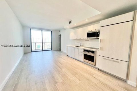 Condo in Miami, Florida, 1 bedroom  № 2081474 - photo 5