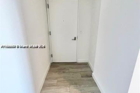 Condo in Miami, Florida, 1 bedroom  № 2081474 - photo 4