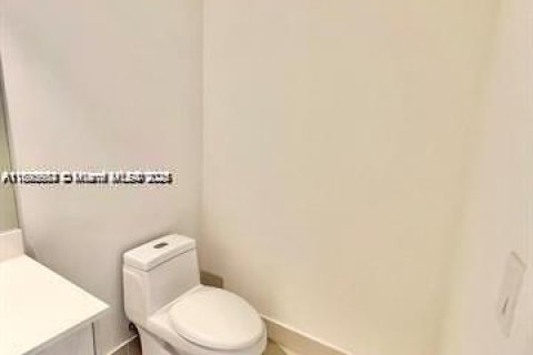 Condo in Miami, Florida, 1 bedroom  № 2081474 - photo 17