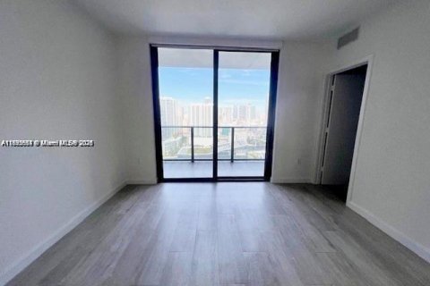 Condo in Miami, Florida, 1 bedroom  № 2081474 - photo 15