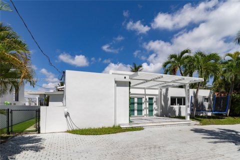 House in Miami Beach, Florida 4 bedrooms, 340.39 sq.m. № 1981712 - photo 6