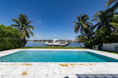 House in Miami Beach, Florida 4 bedrooms, 340.39 sq.m. № 1981712 - photo 2