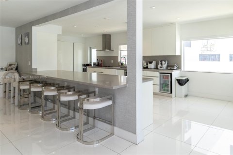 House in Miami Beach, Florida 4 bedrooms, 340.39 sq.m. № 1981712 - photo 20