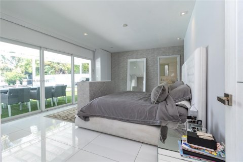House in Miami Beach, Florida 4 bedrooms, 340.39 sq.m. № 1981712 - photo 24