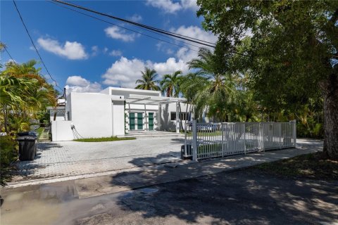 House in Miami Beach, Florida 4 bedrooms, 340.39 sq.m. № 1981712 - photo 4