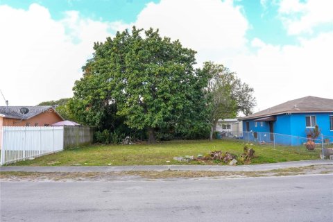 Terreno en Miami, Florida № 2030862