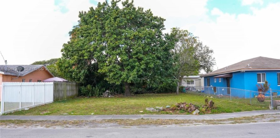 Terreno en Miami, Florida № 2030862