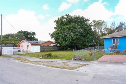 Terreno en venta en Miami, Florida № 2030862 - foto 3