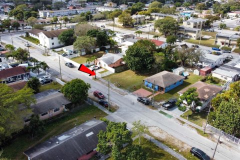 Terreno en venta en Miami, Florida № 2030862 - foto 6