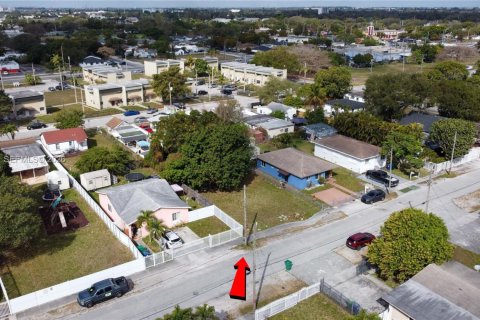 Terreno en venta en Miami, Florida № 2030862 - foto 7
