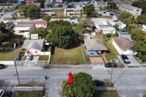 Terreno en venta en Miami, Florida № 2030862 - foto 4