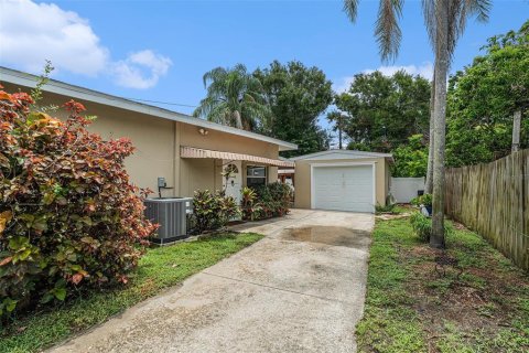 Casa en venta en Saint Petersburg, Florida, 3 dormitorios, 157.38 m2 № 1798412 - foto 4