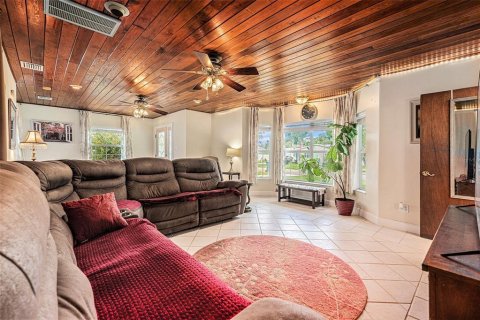 Casa en venta en Saint Petersburg, Florida, 3 dormitorios, 157.38 m2 № 1798412 - foto 11