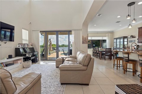 Casa en venta en Pembroke Pines, Florida, 4 dormitorios, 223.06 m2 № 2064392 - foto 6