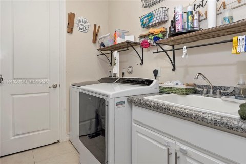 Casa en venta en Pembroke Pines, Florida, 4 dormitorios, 223.06 m2 № 2064392 - foto 28