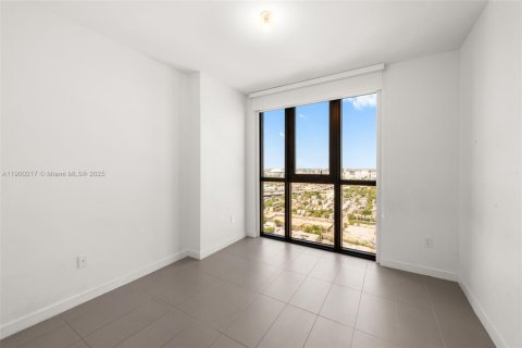 Condominio en alquiler en Miami, Florida, 2 dormitorios, 94.57 m2 № 1951948 - foto 13