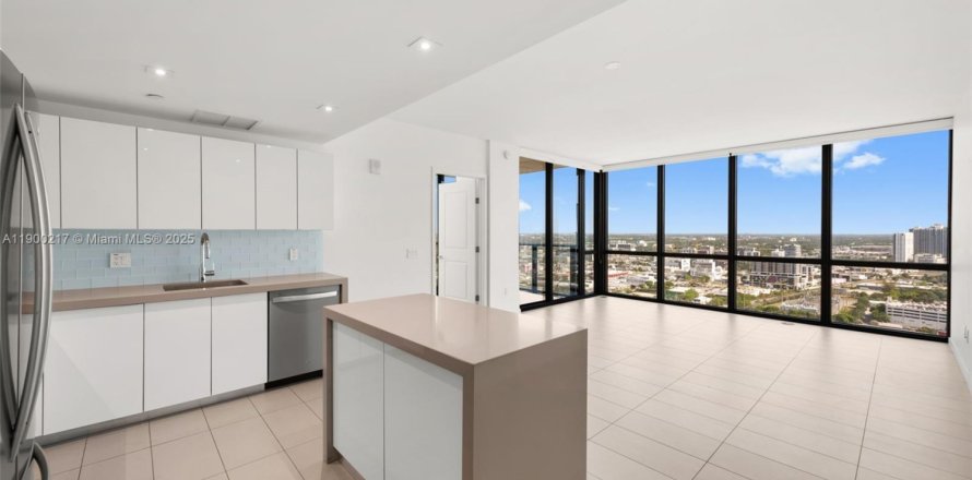 Condominio en Miami, Florida, 2 dormitorios  № 1951948