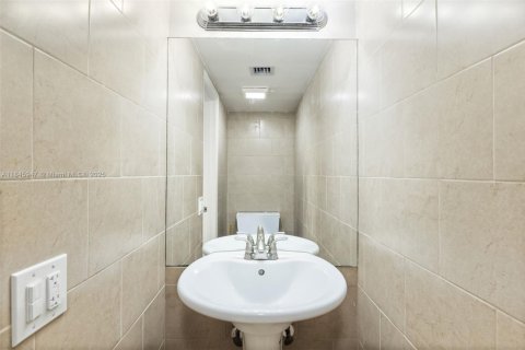 Condominio en venta en Miami, Florida, 3 dormitorios, 156.82 m2 № 1842818 - foto 21
