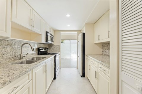 Condominio en venta en Miami, Florida, 3 dormitorios, 156.82 m2 № 1842818 - foto 17