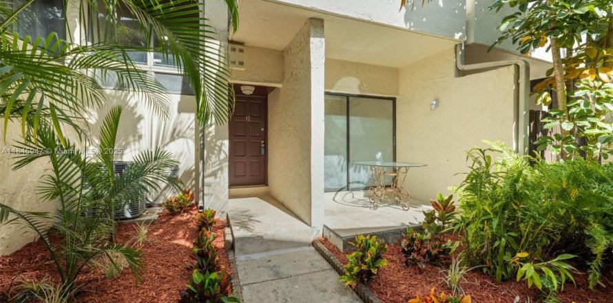 Condominio en Miami, Florida, 3 dormitorios  № 1842818