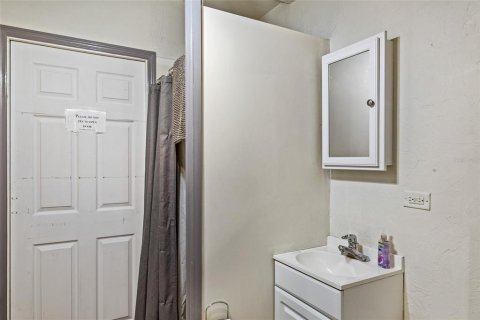 Commercial property in Gainesville, Florida 5 bedrooms, 279.26 sq.m. № 1350591 - photo 22