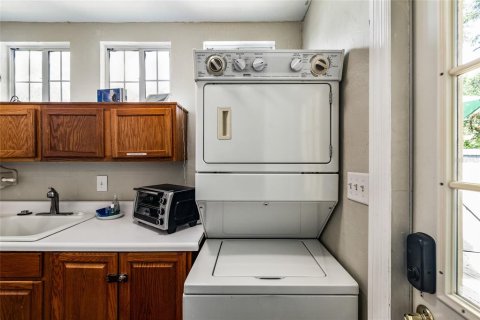 Commercial property in Gainesville, Florida 5 bedrooms, 279.26 sq.m. № 1350591 - photo 12
