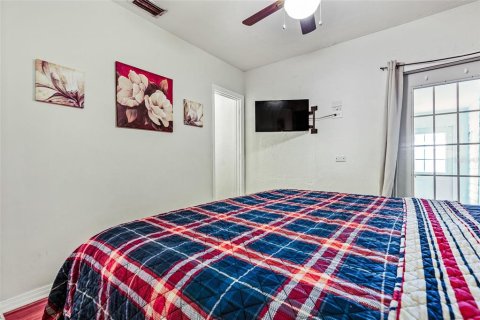Commercial property in Gainesville, Florida 5 bedrooms, 279.26 sq.m. № 1350591 - photo 24