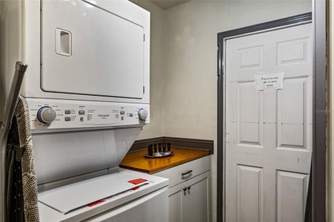 Commercial property in Gainesville, Florida 5 bedrooms, 279.26 sq.m. № 1350591 - photo 23