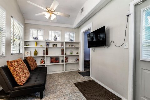 Commercial property in Gainesville, Florida 5 bedrooms, 279.26 sq.m. № 1350591 - photo 11