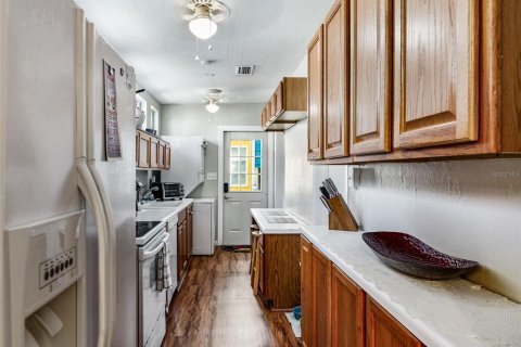 Commercial property in Gainesville, Florida 5 bedrooms, 279.26 sq.m. № 1350591 - photo 10