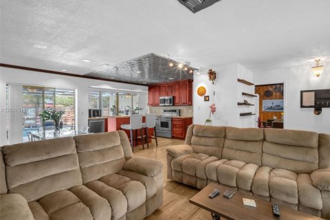 Casa en venta en Hollywood, Florida, 4 dormitorios № 2186339 - foto 19