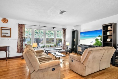 Casa en venta en Hollywood, Florida, 4 dormitorios № 2186339 - foto 5