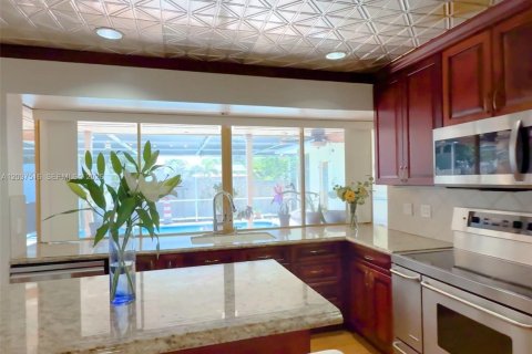 Casa en venta en Hollywood, Florida, 4 dormitorios № 2186339 - foto 28