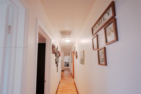 Casa en venta en Hollywood, Florida, 4 dormitorios № 2186339 - foto 7