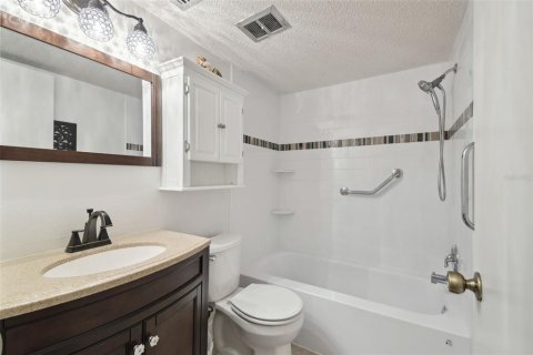 Condominio en venta en New Port Richey, Florida, 2 dormitorios, 106.28 m2 № 2147797 - foto 14